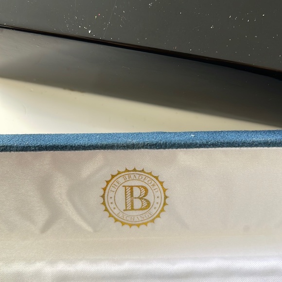 Bradford Exchange WIZARD of OZ Gold Plated Multi Color Sparkly Charm Bracelet - Picture 2 of 5